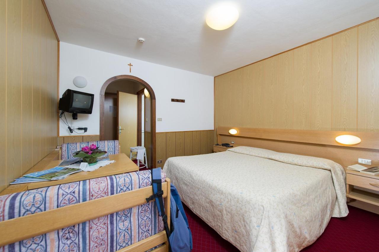 Hotel Gran Mugon Vigo di Fassa Room photo