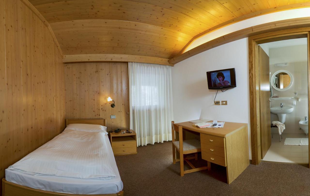 Hotel Gran Mugon Vigo di Fassa Room photo